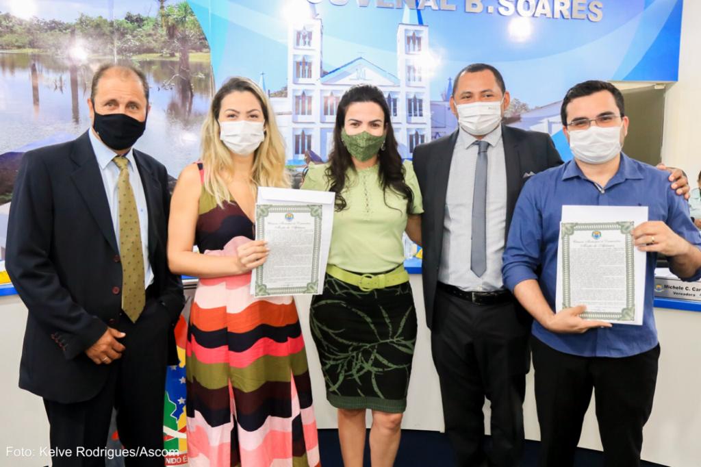 Dr. Renan Loureiro, Dra. Thamiris Mattos e Equipe recebem Moção  de Aplausos